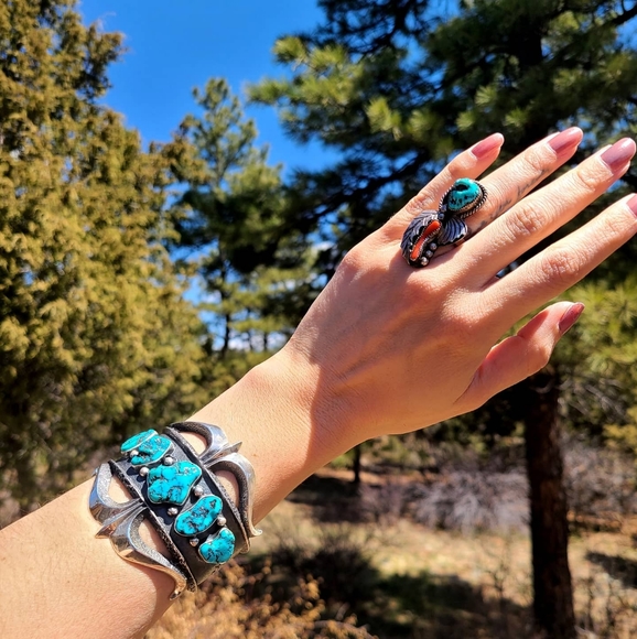 HUGE one of a kind turquoise cuff bracelet - Picture 4 of 8